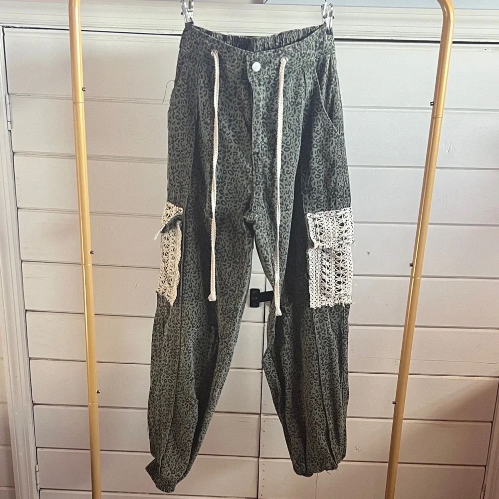 POL Green Leopard Print Joggers with Lace Details - Picture 1 of 4